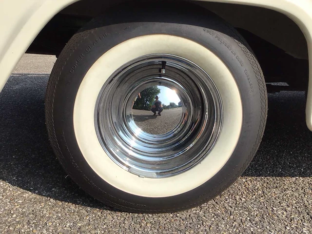 1957 chevrolet apache 3200 personenauto - afbeelding 19 van  42