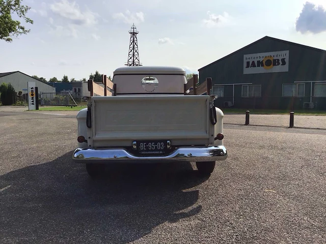1957 chevrolet apache 3200 personenauto - afbeelding 34 van  42