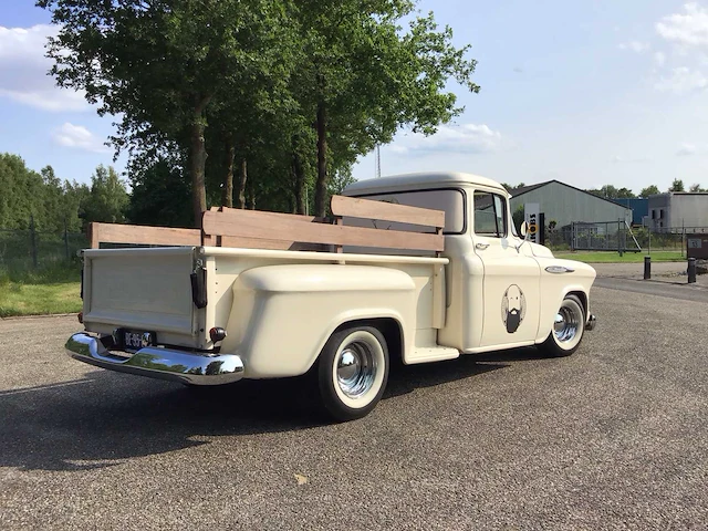 1957 chevrolet apache 3200 personenauto - afbeelding 39 van  42