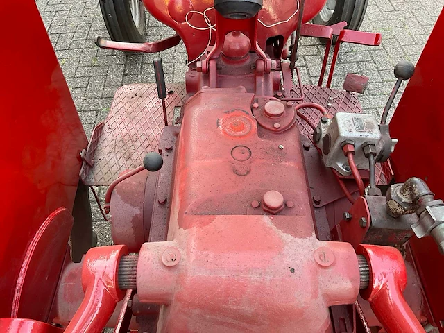 1958 mc cormick international farmall d-430 oldtimer tractor - afbeelding 25 van  32