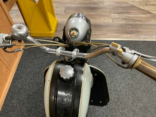1958 sparta 2 versnelling brommer - afbeelding 2 van  14