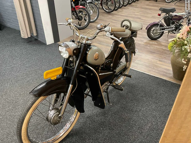 1958 sparta 2 versnelling brommer - afbeelding 12 van  14