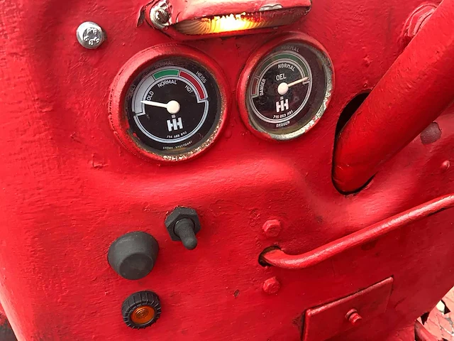1960 farmall d-430 oldtimer tractor - afbeelding 15 van  30