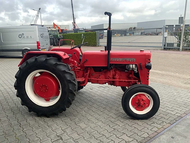 1960 farmall d-430 oldtimer tractor - afbeelding 25 van  30