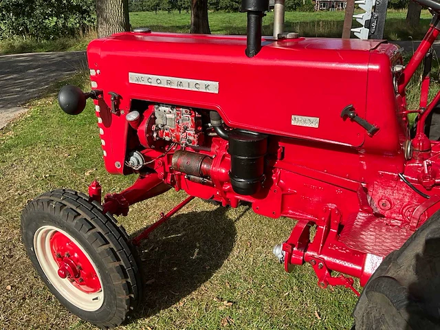 1960 mc cormick international d-324 oldtimer tractor met maakbalk - afbeelding 2 van  29
