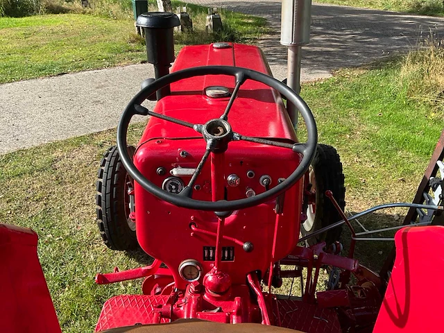 1960 mc cormick international d-324 oldtimer tractor met maakbalk - afbeelding 6 van  29