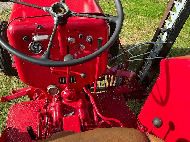 1960 mc cormick international d-324 oldtimer tractor met maakbalk - afbeelding 7 van  29
