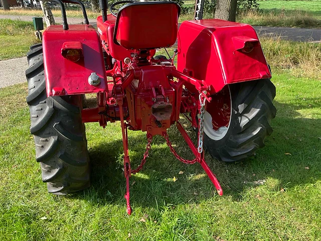 1960 mc cormick international d-324 oldtimer tractor met maakbalk - afbeelding 8 van  29