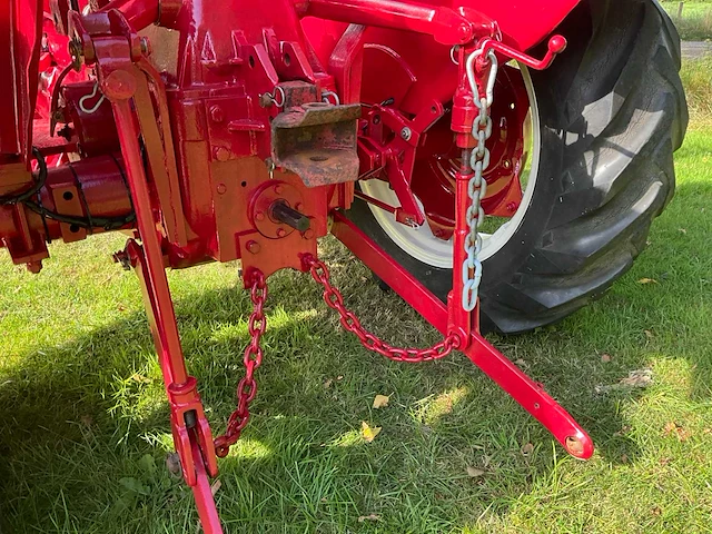 1960 mc cormick international d-324 oldtimer tractor met maakbalk - afbeelding 9 van  29