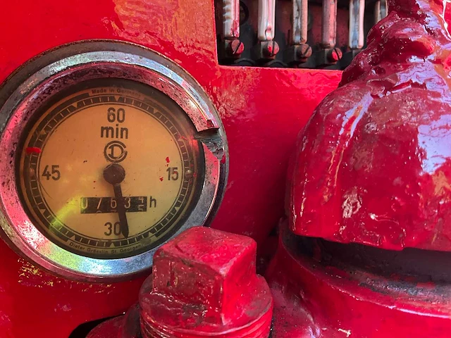 1960 mc cormick international d-324 oldtimer tractor met maakbalk - afbeelding 10 van  29
