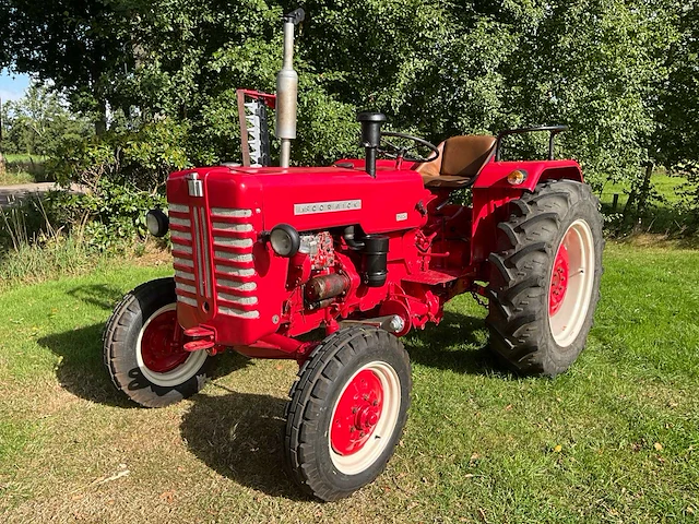 1960 mc cormick international d-324 oldtimer tractor met maakbalk - afbeelding 1 van  29