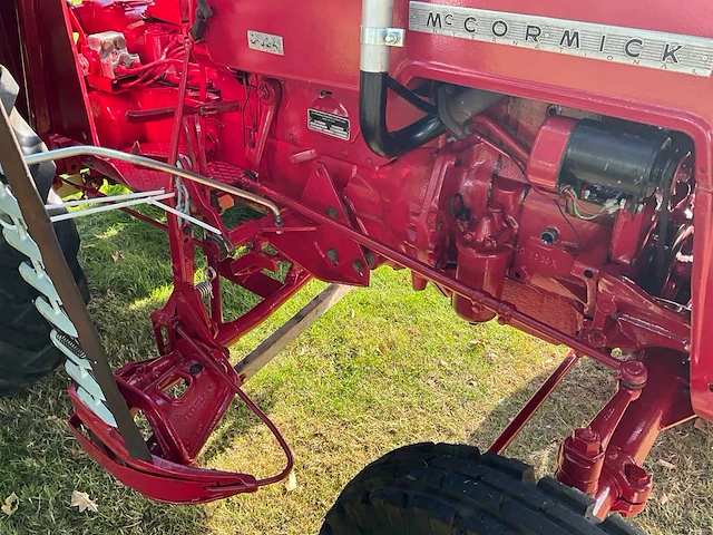 1960 mc cormick international d-324 oldtimer tractor met maakbalk - afbeelding 14 van  29
