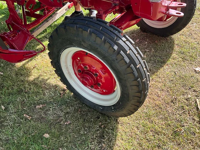 1960 mc cormick international d-324 oldtimer tractor met maakbalk - afbeelding 19 van  29