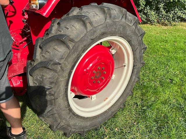 1960 mc cormick international d-324 oldtimer tractor met maakbalk - afbeelding 21 van  29