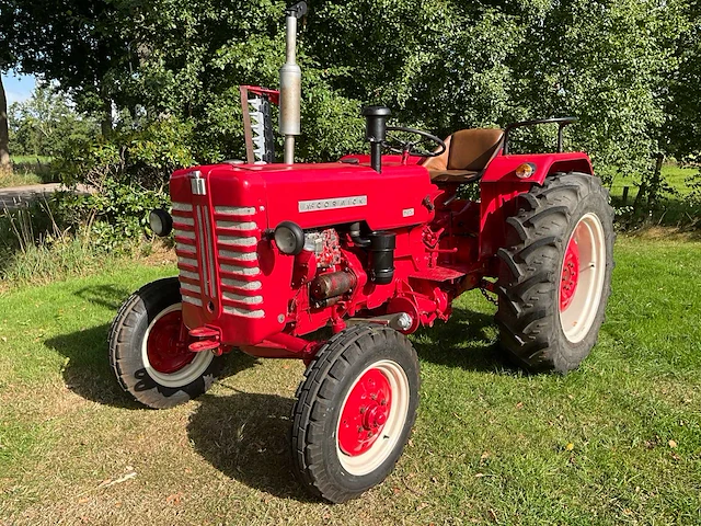1960 mc cormick international d-324 oldtimer tractor met maakbalk - afbeelding 12 van  29