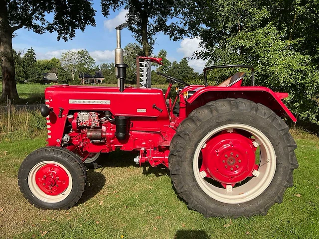 1960 mc cormick international d-324 oldtimer tractor met maakbalk - afbeelding 25 van  29