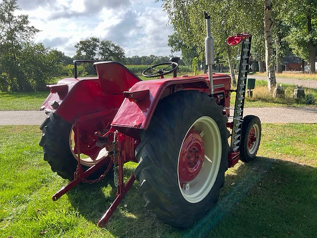 1960 mc cormick international d-324 oldtimer tractor met maakbalk - afbeelding 28 van  29