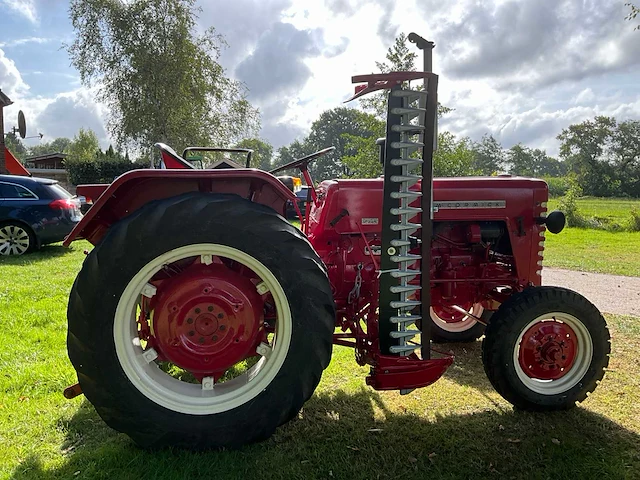1960 mc cormick international d-324 oldtimer tractor met maakbalk - afbeelding 29 van  29