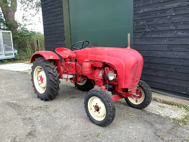 1960 porsche 217 landbouwtrekker - afbeelding 1 van  8