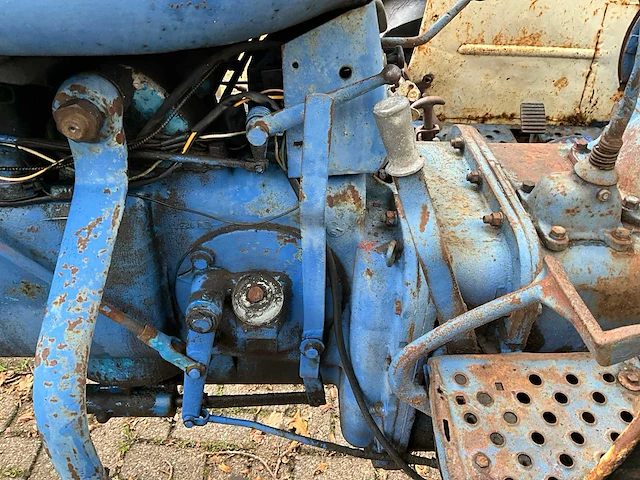 1961 fordson super major oldtimer tractor - afbeelding 16 van  31