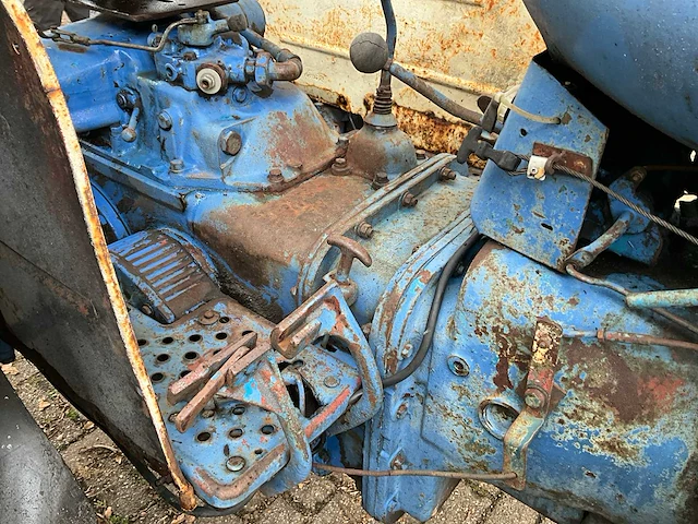 1961 fordson super major oldtimer tractor - afbeelding 18 van  31