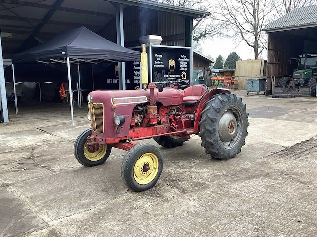1962 david brown 850 implematic tweewielaangedreven landbouwtractor - afbeelding 1 van  12