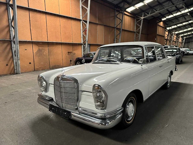 1962 mercedes benz s-klasse 220 w111 heckflosse 6580 - afbeelding 1 van  25
