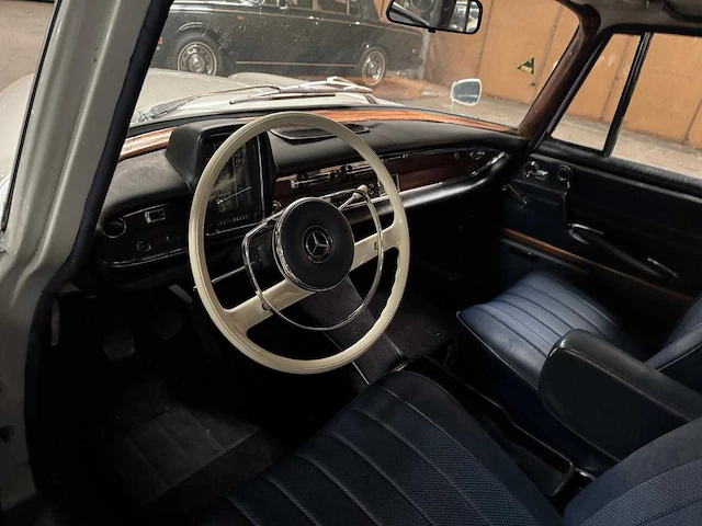 1962 mercedes benz s-klasse 220 w111 heckflosse 6580 - afbeelding 14 van  25