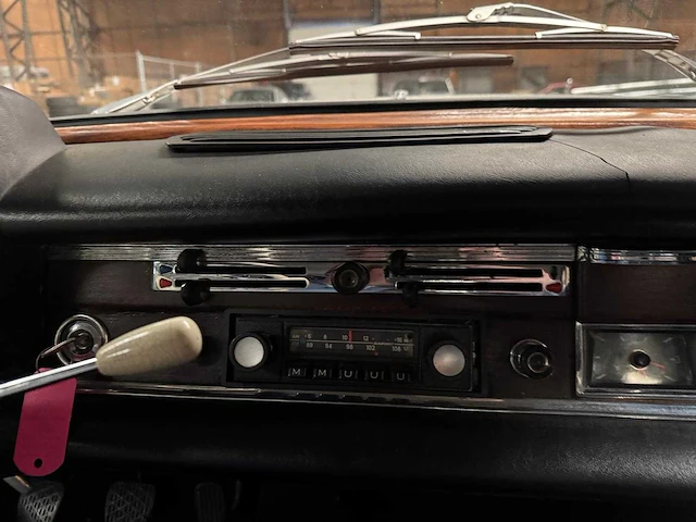 1962 mercedes benz s-klasse 220 w111 heckflosse 6580 - afbeelding 17 van  25