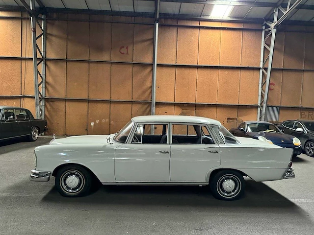 1962 mercedes benz s-klasse 220 w111 heckflosse 6580 - afbeelding 19 van  25