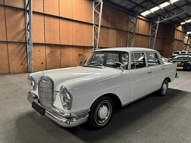 1962 mercedes benz s-klasse 220 w111 heckflosse 6580 - afbeelding 20 van  25