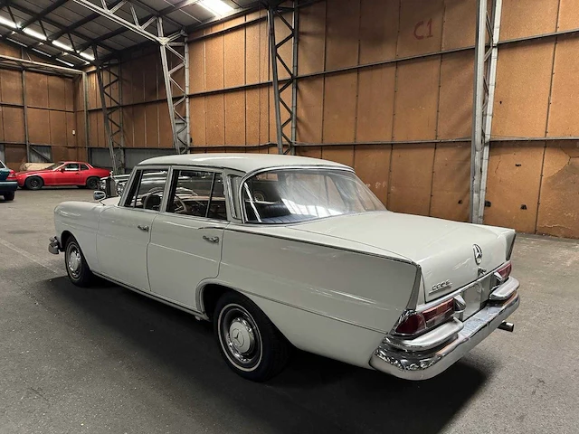1962 mercedes benz s-klasse 220 w111 heckflosse 6580 - afbeelding 24 van  25