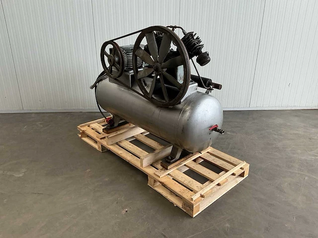 1964 brown boveri luchtcompressor - afbeelding 4 van  10