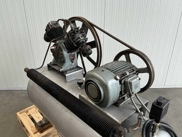 1964 brown boveri luchtcompressor - afbeelding 7 van  10