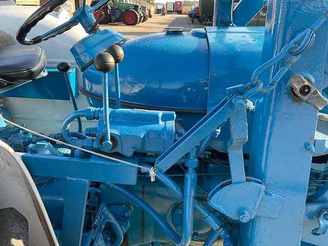 1964 fordson super major oldtimer tractor - afbeelding 26 van  26