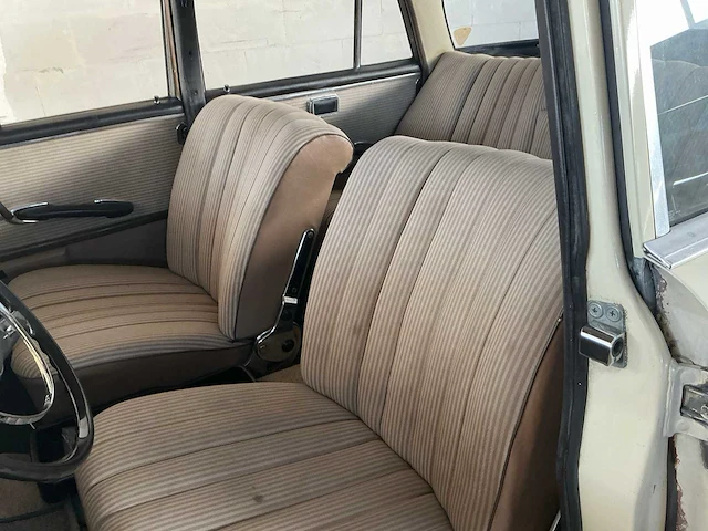 1965 mercedes-benz 220s personenauto - afbeelding 27 van  27