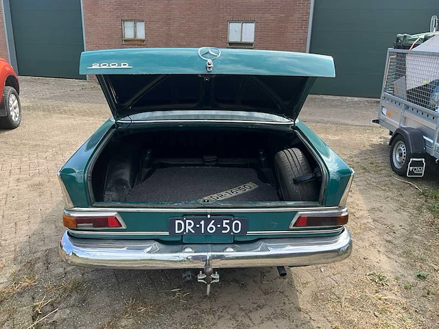 1966 mercedes-benz 200d oldtimer - afbeelding 2 van  19