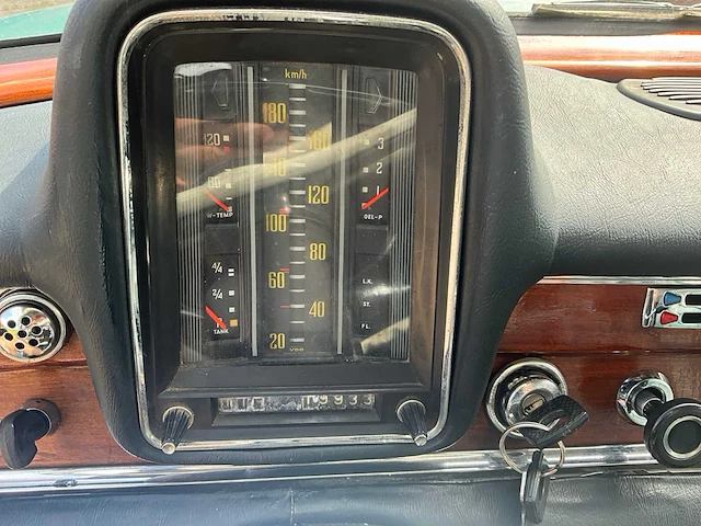 1966 mercedes-benz 200d oldtimer - afbeelding 7 van  19