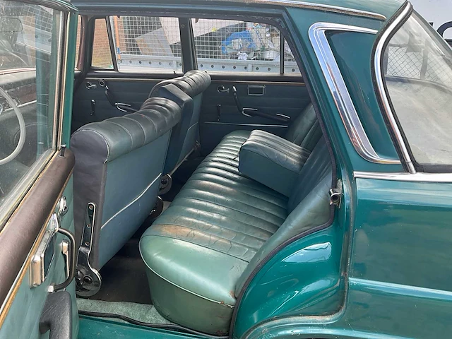 1966 mercedes-benz 200d oldtimer - afbeelding 11 van  19