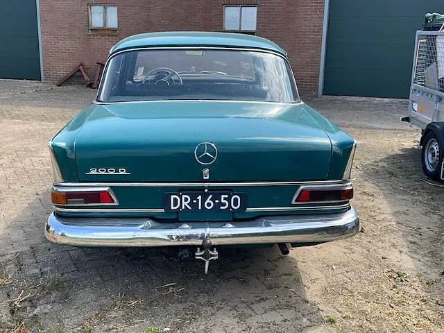 1966 mercedes-benz 200d oldtimer - afbeelding 15 van  19