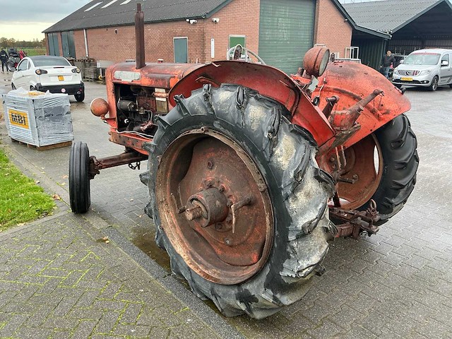 1966 nuffield 460 oldtimer tractor - afbeelding 14 van  17