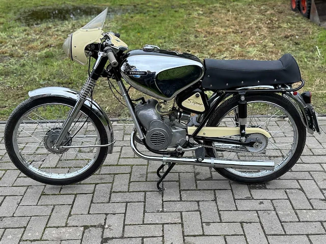 1966 typhoon supersport 50cc brommer - afbeelding 8 van  15