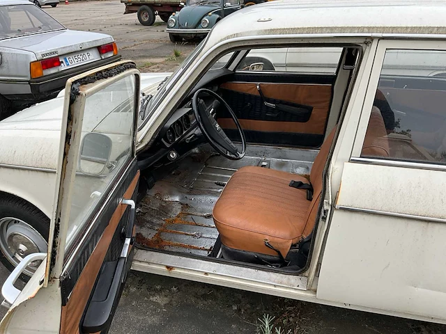 1969 peugeot 204 stationwagen - afbeelding 4 van  15