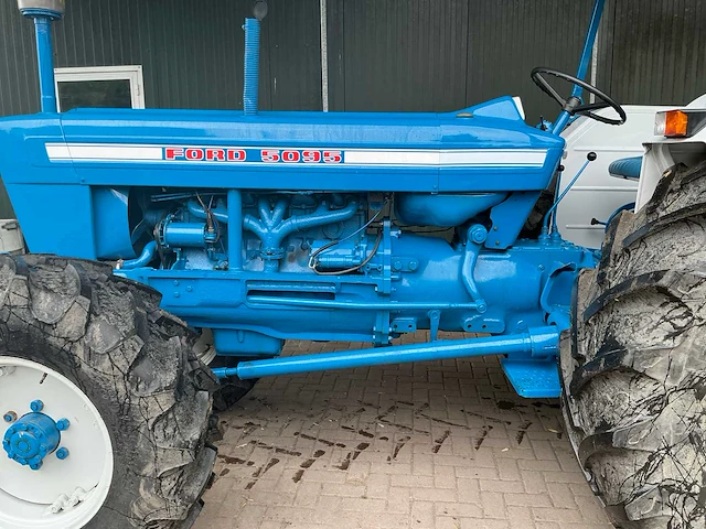 1970 ford 5095 vierwielaangedreven landbouwtractor - afbeelding 2 van  45
