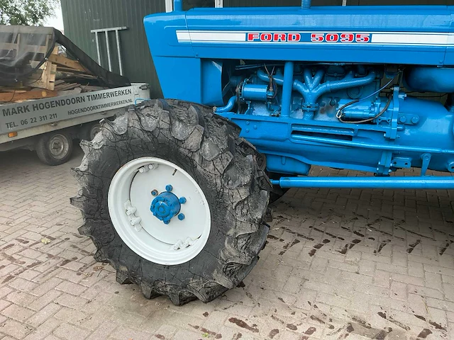 1970 ford 5095 vierwielaangedreven landbouwtractor - afbeelding 3 van  45