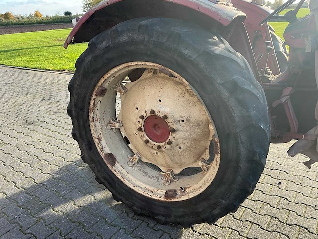 1972 international 724 tweewielaangedreven landbouwtractor - afbeelding 6 van  31