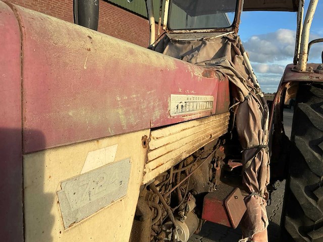 1972 international 724 tweewielaangedreven landbouwtractor - afbeelding 10 van  31