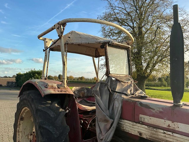 1972 international 724 tweewielaangedreven landbouwtractor - afbeelding 20 van  31