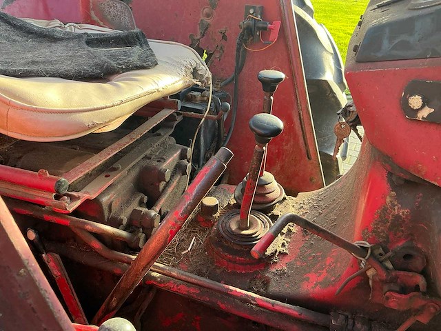 1972 international 724 tweewielaangedreven landbouwtractor - afbeelding 21 van  31