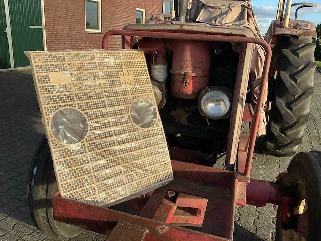 1972 international 724 tweewielaangedreven landbouwtractor - afbeelding 24 van  31